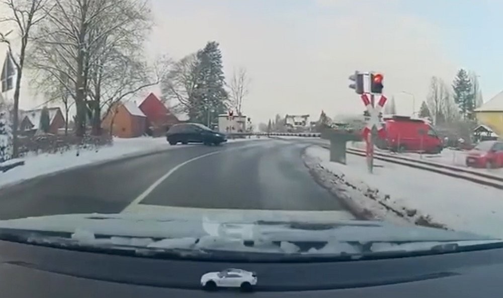 Встреча автомобиля с поездом в Германии