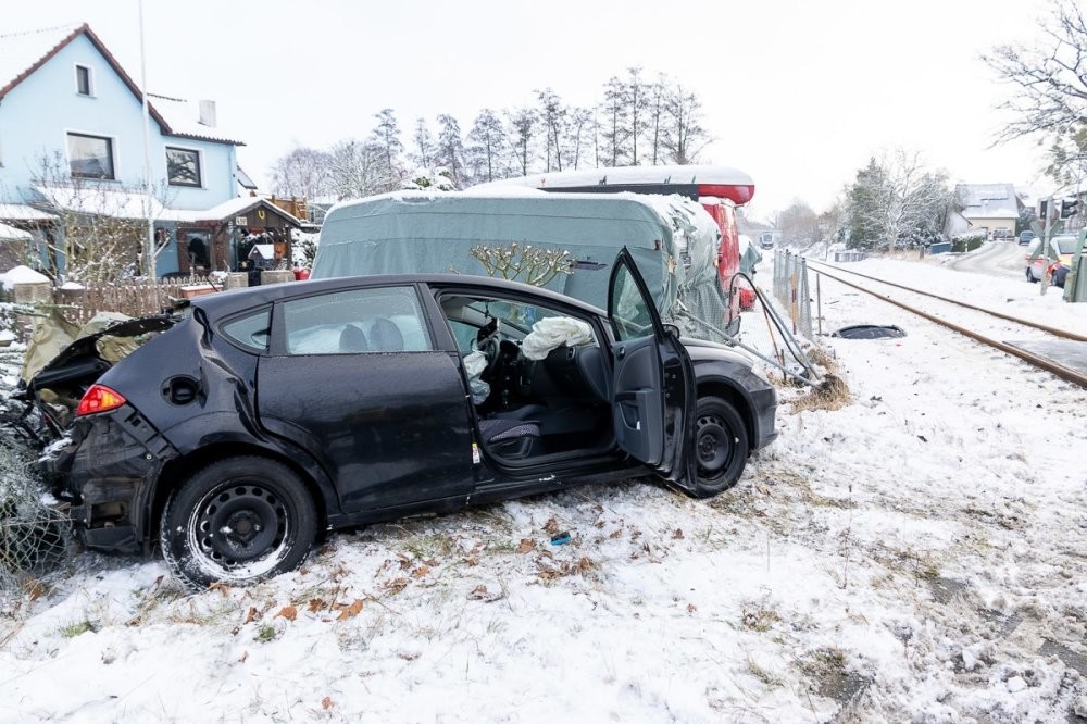 Встреча автомобиля с поездом в Германии