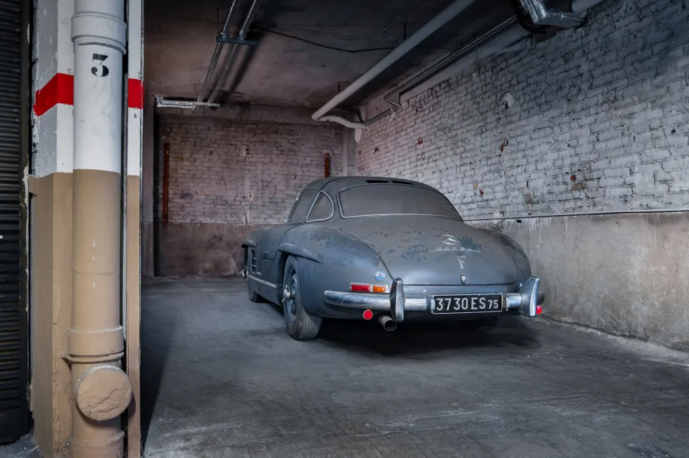 Ржавый Mercedes-Benz 300 SL продали на аукционе за рекордные 5 245 000 долларов