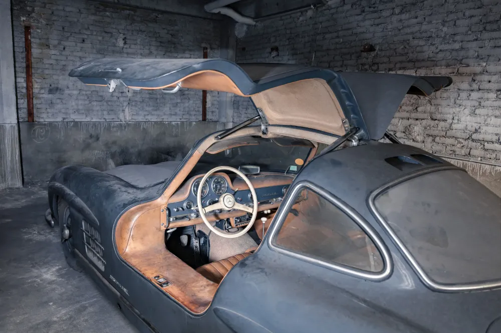 Ржавый Mercedes-Benz 300 SL продали на аукционе за рекордные 5 245 000 долларов