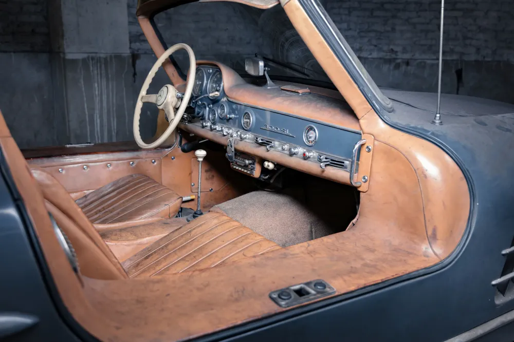 Ржавый Mercedes-Benz 300 SL продали на аукционе за рекордные 5 245 000 долларов
