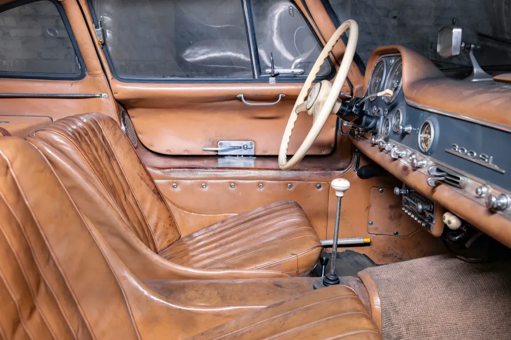 Ржавый Mercedes-Benz 300 SL продали на аукционе за рекордные 5 245 000 долларов