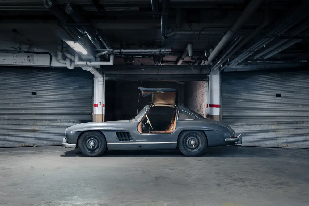 Ржавый Mercedes-Benz 300 SL продали на аукционе за рекордные 5 245 000 долларов