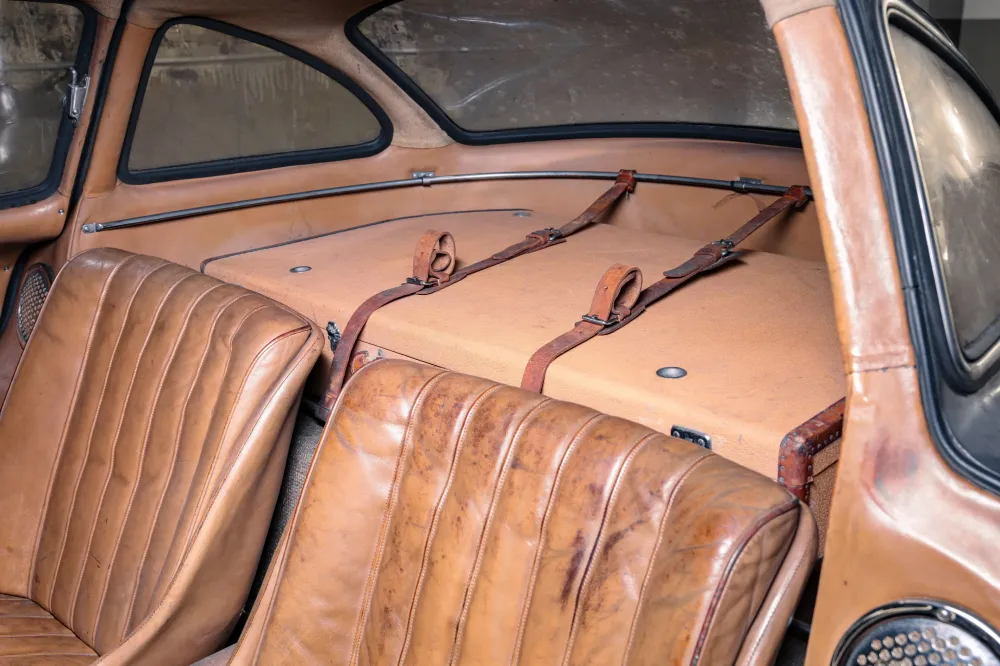 Ржавый Mercedes-Benz 300 SL продали на аукционе за рекордные 5 245 000 долларов