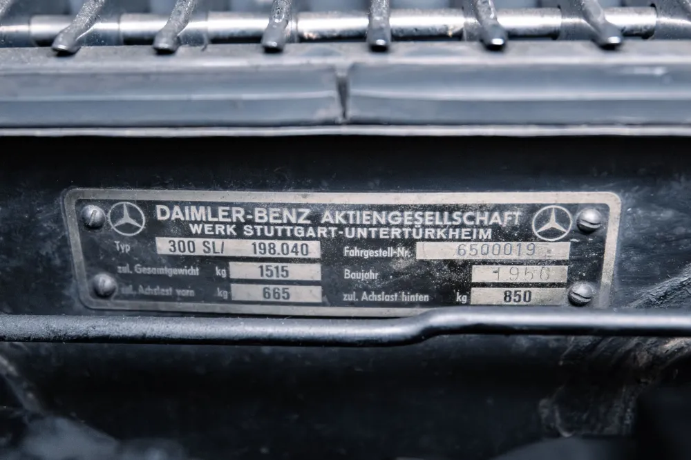 Ржавый Mercedes-Benz 300 SL продали на аукционе за рекордные 5 245 000 долларов