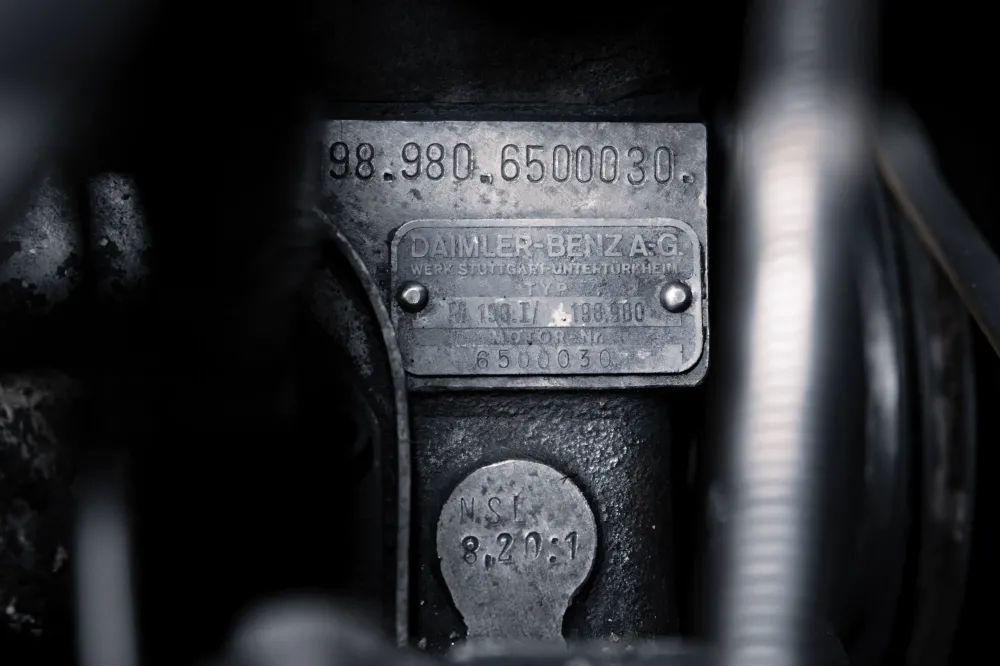 Ржавый Mercedes-Benz 300 SL продали на аукционе за рекордные 5 245 000 долларов