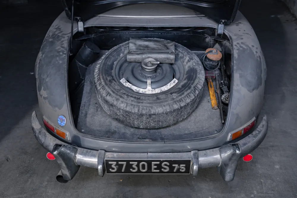Ржавый Mercedes-Benz 300 SL продали на аукционе за рекордные 5 245 000 долларов