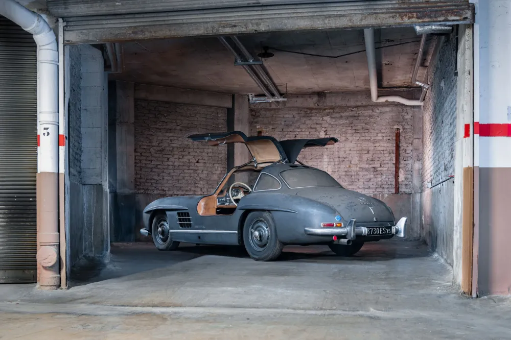Ржавый Mercedes-Benz 300 SL продали на аукционе за рекордные 5 245 000 долларов