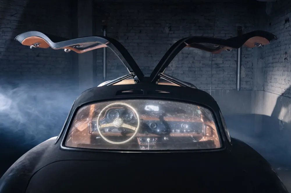 Ржавый Mercedes-Benz 300 SL продали на аукционе за рекордные 5 245 000 долларов
