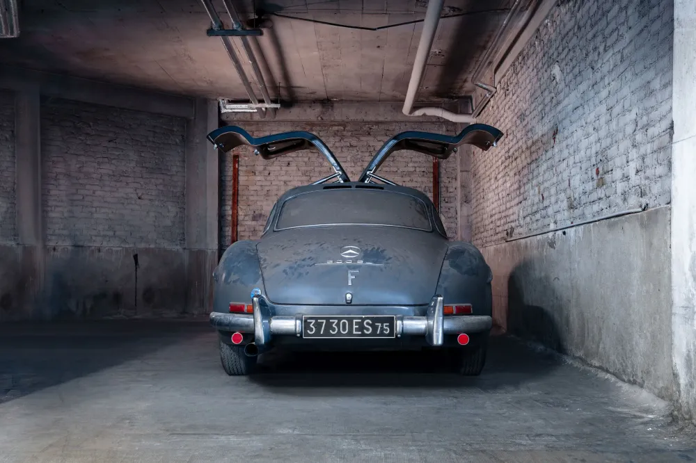 Ржавый Mercedes-Benz 300 SL продали на аукционе за рекордные 5 245 000 долларов