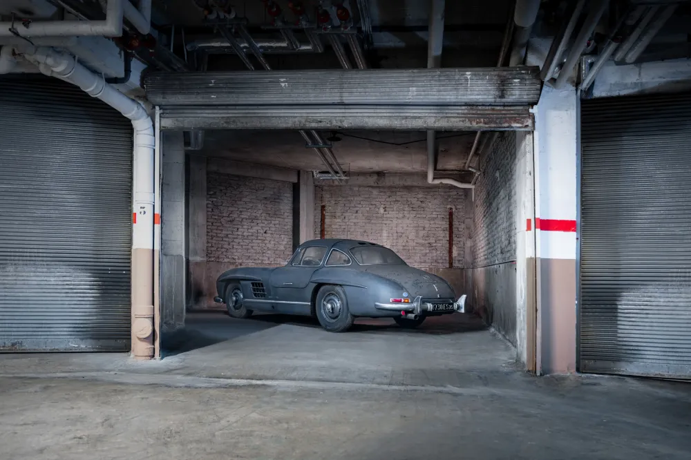 Ржавый Mercedes-Benz 300 SL продали на аукционе за рекордные 5 245 000 долларов