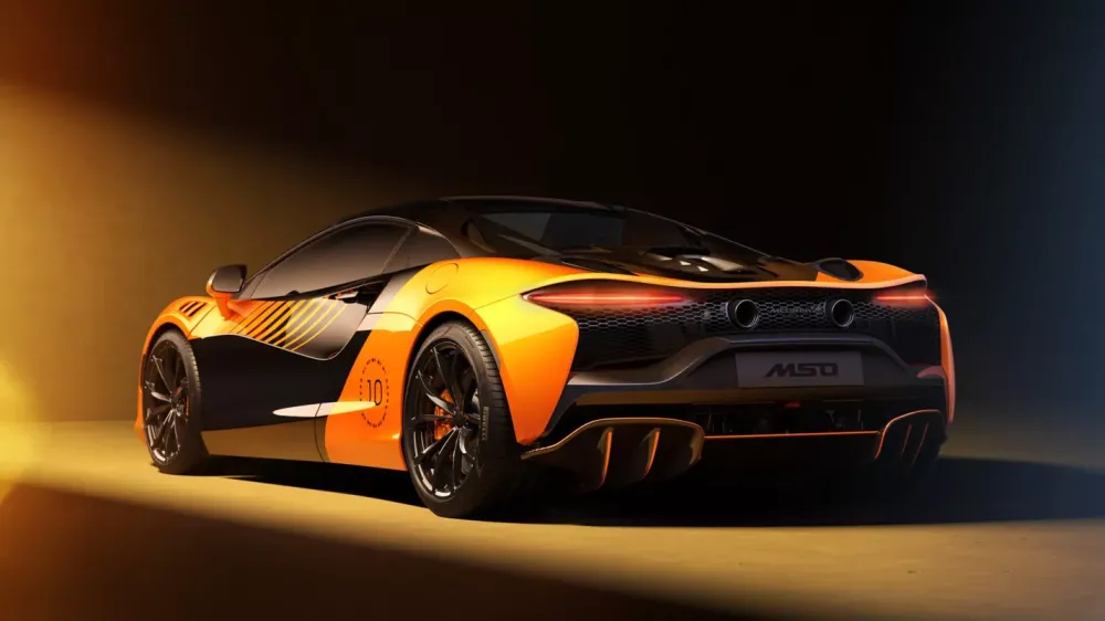 McLaren выпустит 10 эксклюзивных суперкаров Artura Spider 