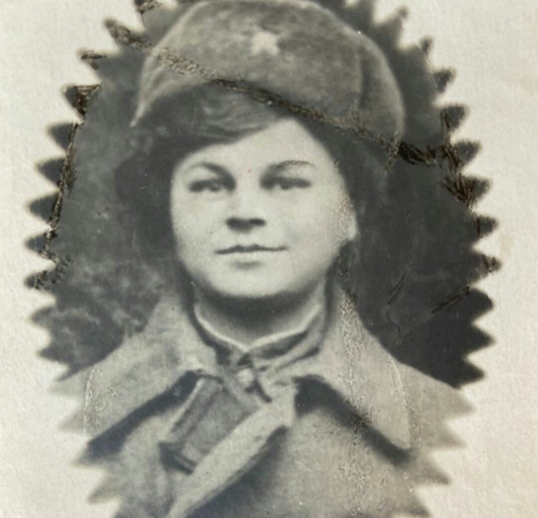 Мила Йовович выложила в сеть фото своих бабушек и дедушек, боровшихся с фашизмом