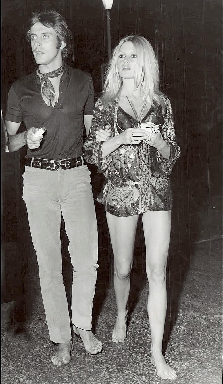 17. Бриджит Бардо с Джиджи Рицци в Сен-Тропе, 1968 год