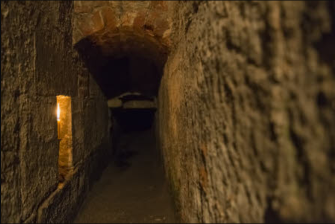 Тайные комнаты веры, или Как спасали священников от охотников в средневековой Англии