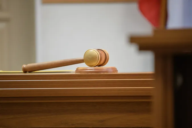 Судья из Тамбова выносила приговоры, лёжа на шезлонге в Сочи