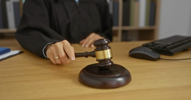 В Тамбове судят бывшую судью, выносившую решения по гражданским делам, находясь в отпуске в Сочи