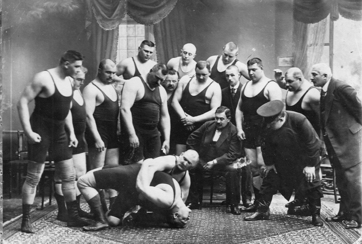 Вышибала в немецкой бильярдной: как жил Поддубный в оккупации и почему его не тронули немцы