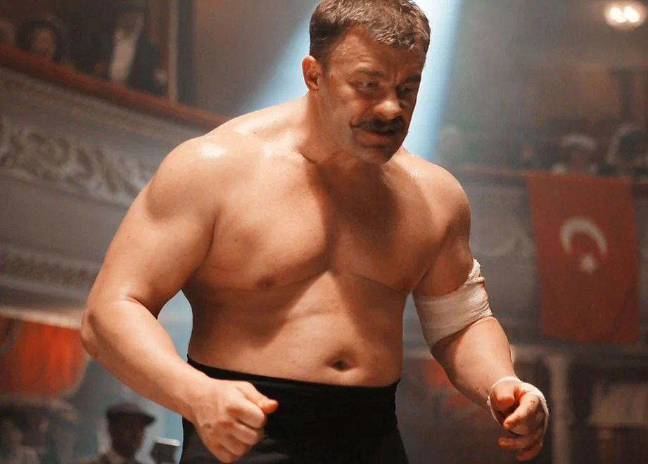 Вышибала в немецкой бильярдной: как жил Поддубный в оккупации и почему его не тронули немцы