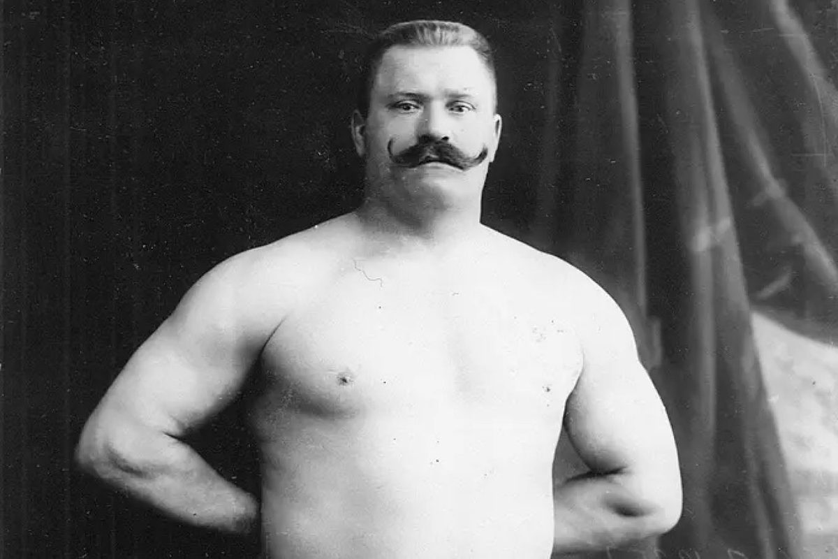 Вышибала в немецкой бильярдной: как жил Поддубный в оккупации и почему его не тронули немцы