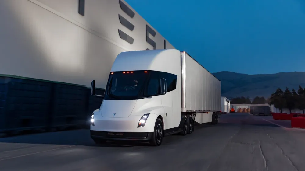 Производство грузовиков Tesla Semi начнется уже в этом году