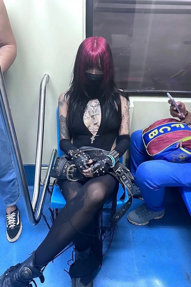 Не ищите здесь смысл. Здесь в основном маразм