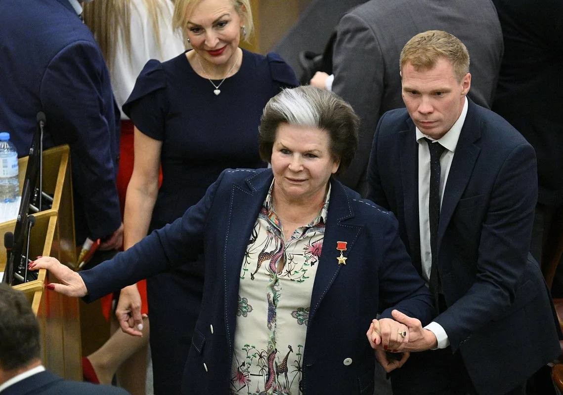 Письма с просьбой пойти на новый срок от людей получала?