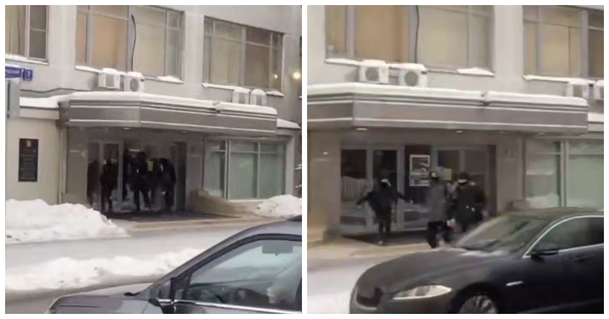 В Москве активисты повесили велосипедный замок на дверь офиса Роскомнадзора