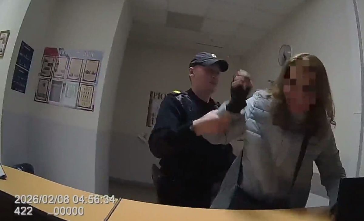 Женщина дважды устроила пьяный дебош в аэропорту Перми