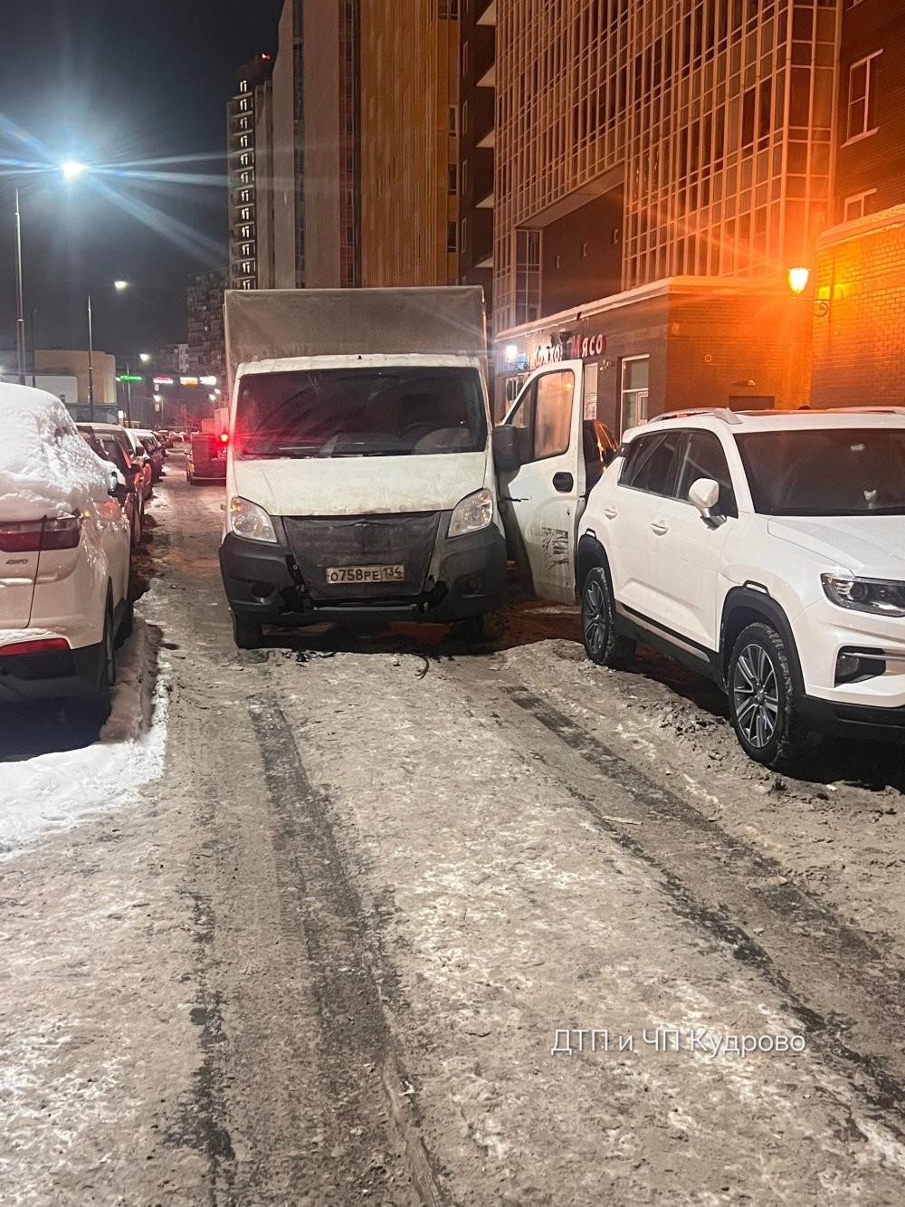 В Кудрово водители не поделили дорогу. Повреждения получили 9 автомобилей