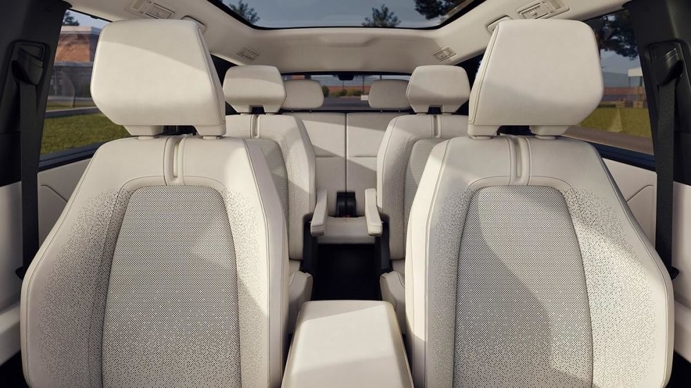 Toyota показала новый Highlander - теперь это электромобиль