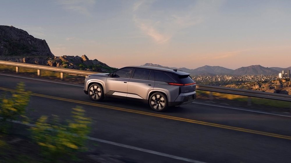 Toyota показала новый Highlander - теперь это электромобиль
