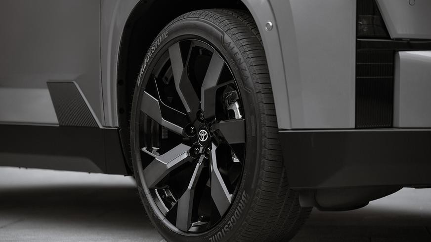 Toyota показала новый Highlander - теперь это электромобиль