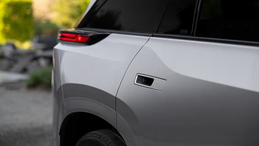 Toyota показала новый Highlander - теперь это электромобиль