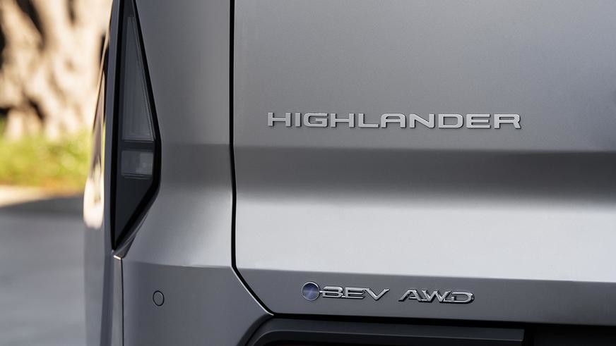 Toyota показала новый Highlander - теперь это электромобиль
