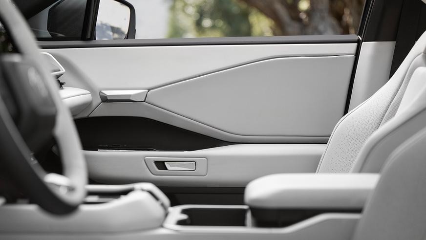 Toyota показала новый Highlander - теперь это электромобиль