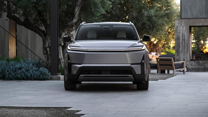 Toyota показала новый Highlander - теперь это электромобиль