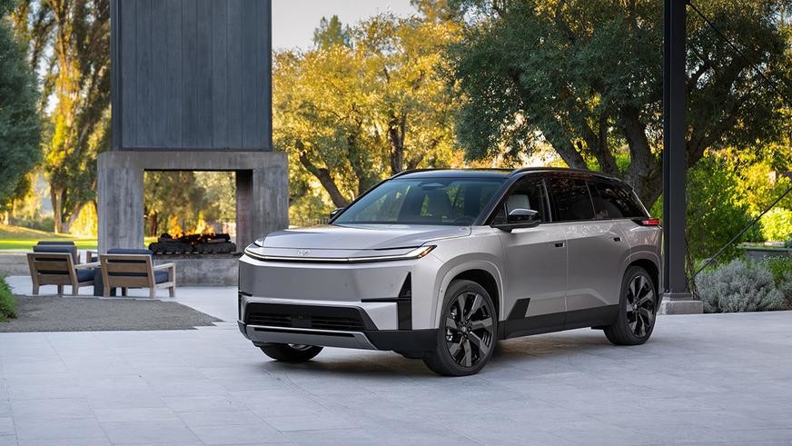 Toyota показала новый Highlander - теперь это электромобиль