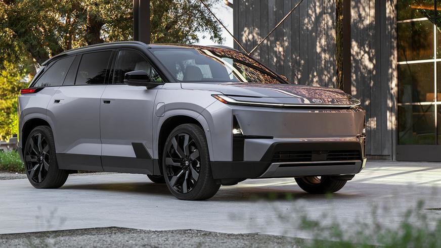 Toyota показала новый Highlander - теперь это электромобиль