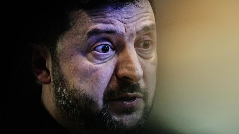 Главарь киевского режима пан гнида, давая очередное интервью западным СМИ, не сдержал истерику и перешёл на мат. Досталось и "хорошим русским". Тем самым, что так охотно защищают Украину, гавкая из-за бугра