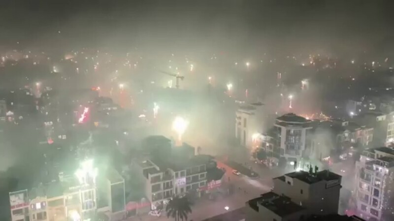 Фейерверки во вьетнамском городе Тханьхоа