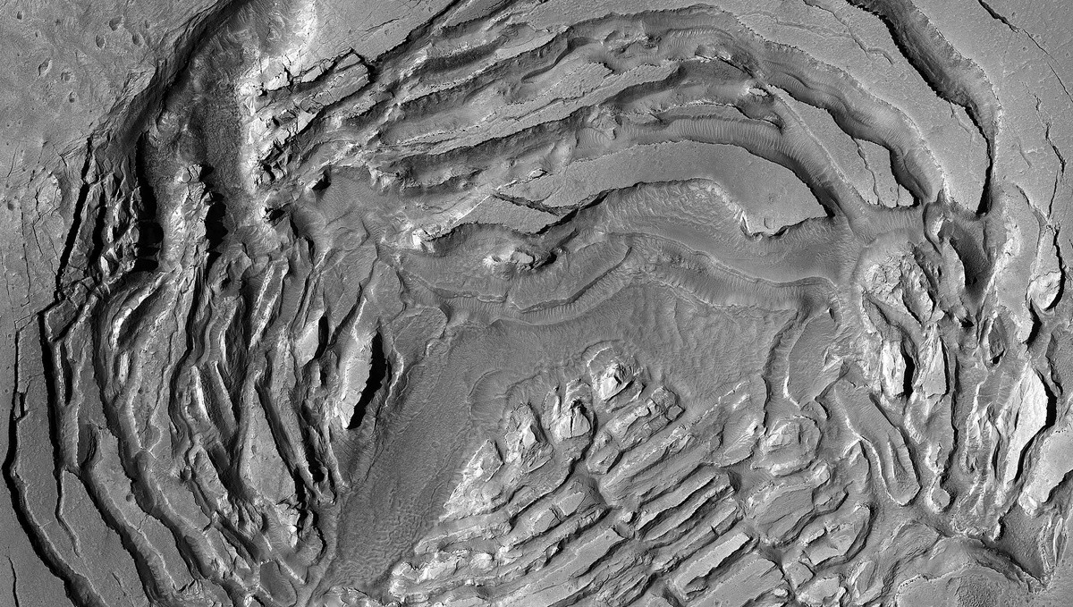 Загадочные впадины Марса: что скрывается под поверхностью Красной планеты?