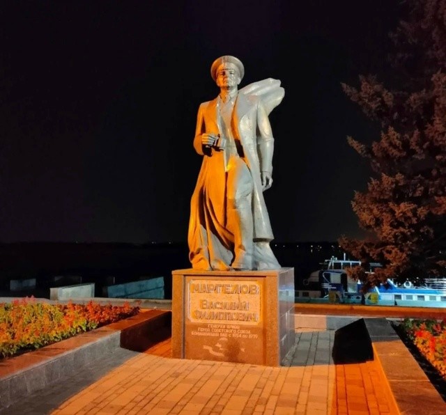 В бывшем Днепропетровске хотят демонтировать памятник генералу Маргелову, создателю воздушно-десантных войск СССР, уроженцу этого города