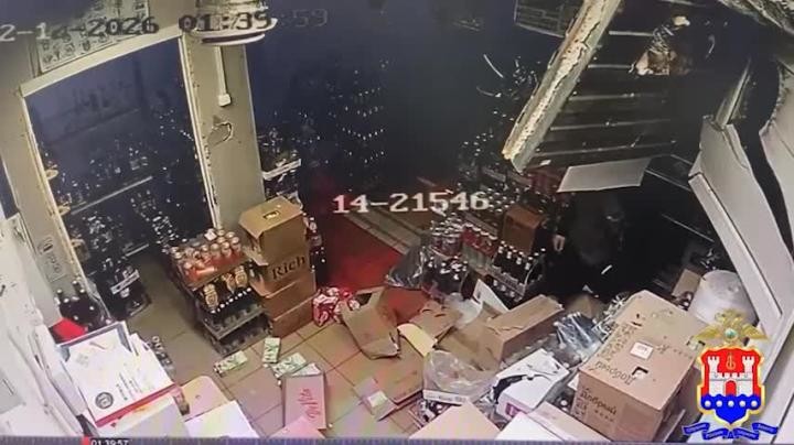 В Калининграде воры залезли ночью в магазин ради пива