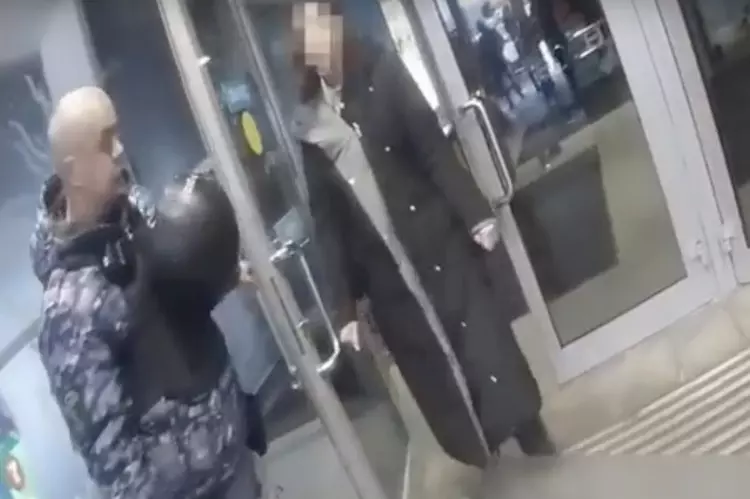 «Не дали выпить пиво»: девушка грозилась утопиться в аквапарке