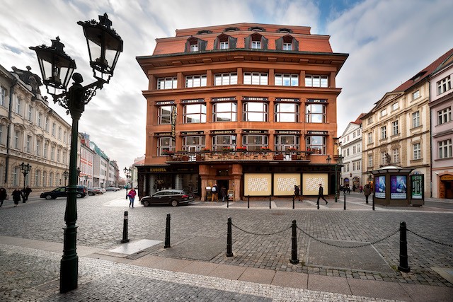 Дом Чёрной Мадонны, объединивший барокко с кубизмом