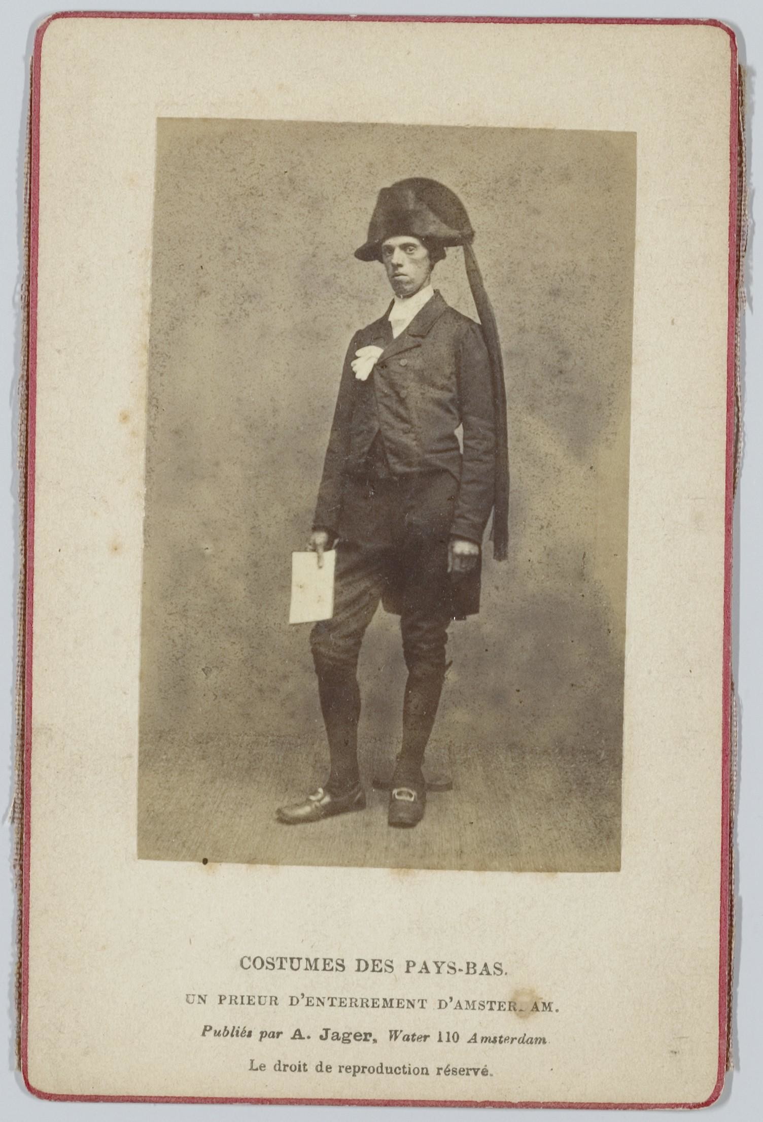 Суровая служба и строгий этикет