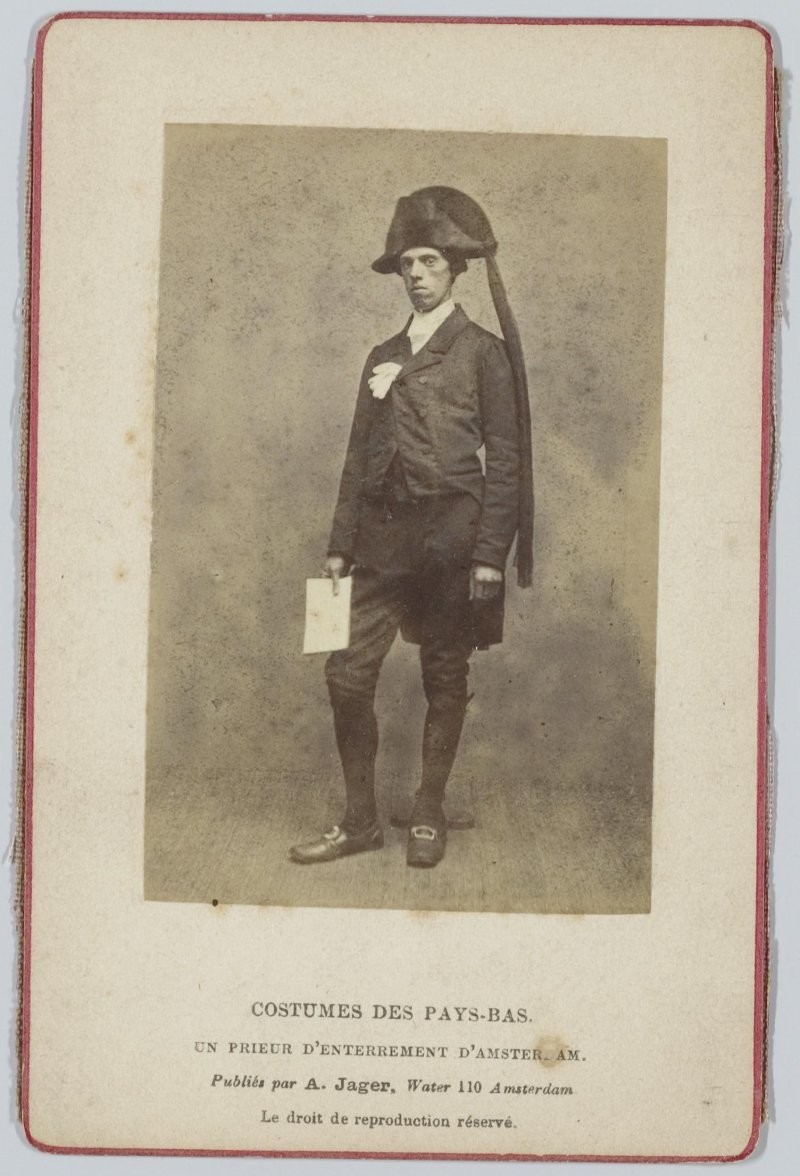 Суровая служба и строгий этикет