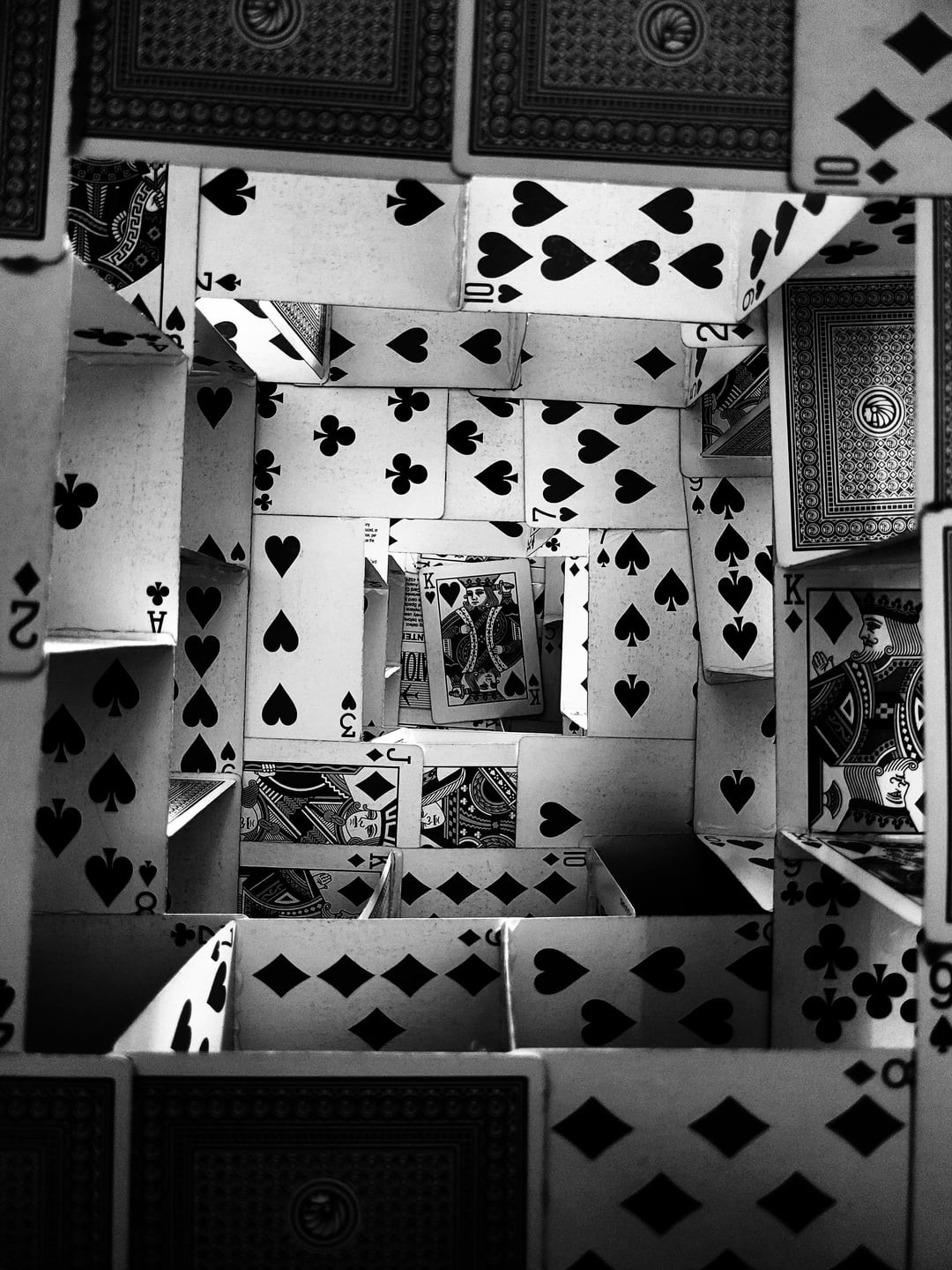 12. Изнанка карточного домика