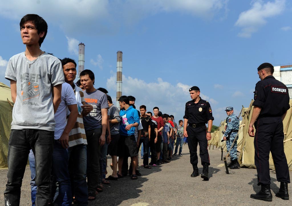 Правительство предложило лишить детей мигрантов права на «бессрочное» иждивение